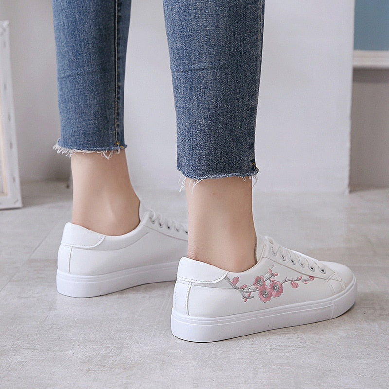 Fashion White Sneakers Flats Women Canvas Shoes